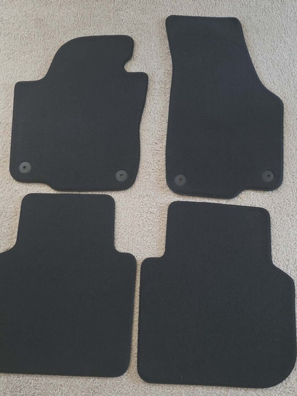 VOLKSWAGEN PASSAT FLOOR MATS GRAY CARPET GENUINE OEM 561-863-011 EOM NEW